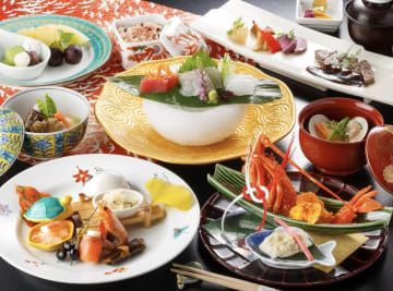 季節の恵みに舌鼓〜特別なひとときを彩る贅沢な食体験 | 【最大24名様 / 格調高い個室確約★ご結納・ご両家お顔合わせプラン】笑顔と祝福が紡ぐ美食のひととき〜心尽くしのおもてなし×彩り豊かなお祝い会席★アクセス抜群の上質空間・豊田市駅徒歩1分 / 名鉄トヨタホテル