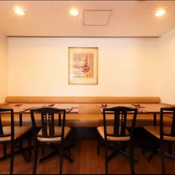 記念日にぴったりの落ち着いた空間 | 【心斎橋アニバーサリーディナー】豪華イタリアンコース＆選べるドリンク付き！結婚記念日・誕生日・大切な人とのデートを特別なひとときに