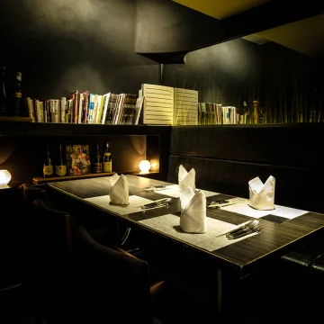 個室確約の上質な空間で、ご家族の絆を深めるひととき | 【個室確約 顔合わせディナープラン】炉窯焼きステーキコース＋オーダーメイドのデザートプレート★顔合わせプランナーの事前打ち合わせ付き★三宮の大人空間で新たな家族の誕生をお祝い★