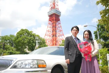 記念日を華麗に彩るメッセージプレート＆リムジン周遊 | 【夜景×個室確約 アニバーサリープラン】リムジン周遊90分付き！全10品ディナー★東京タワーをバックに記念撮影＋バラの花束＋メッセージ付きケーキ＋スパークリングワインボトル★