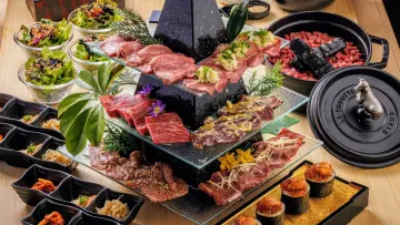 上質な牛肉を心ゆくまで楽しむ記念日のひととき | 【最大8名 個室確約×顔合わせ・結納プラン】★ディナー・プレミアムコース★和牛含む富士山頂盛り肉タワー付き全6品コース＋メッセージカード付き★恵比寿駅から徒歩5分！個室焼肉店で、おふたりの新たな門出を心ゆくまでお祝い