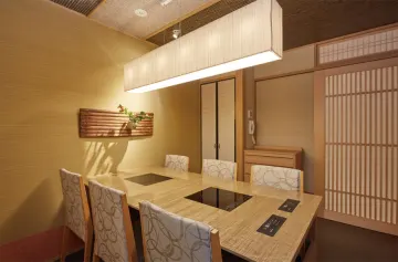 大切なお子様のお祝いにふさわしいプライベート空間 | 【個室確約 お食い初めプラン】湯葉と旬の食材を楽しむお祝い懐石～寿～★焼鯛付きお食い初め膳★完全個室でお子様の笑顔あふれる和やかなお祝いを★西宮北口駅 徒歩3分