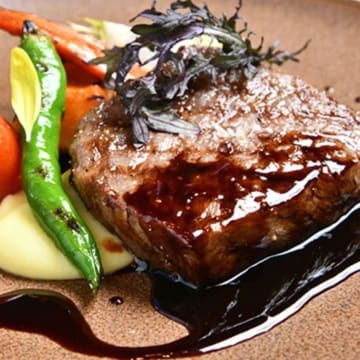 好みで選べる、自由な組み合わせディナーコース | 【アニバーサリープラン】前菜1皿、メイン2皿、デザート1皿をお好みで組み合わせるコース＋乾杯用スパークリングワイン+メッセージ付きプレート★山下公園の景色と共に祝うロマンティックな記念日