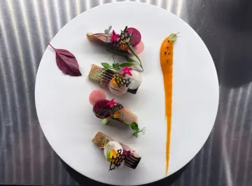 人生の節目に贈る特別なフレンチ。大切な人とともに味わうひととき | 【Anny限定　最大14名・大人数のお祝いプラン】ジビエとフレンチ創作ディナー｜選べる2コース全6品or8品＋乾杯ドリンク付き｜横浜・桜木町で笑顔あふれる祝福を！