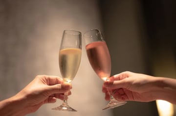 乾杯ドリンク、花束とともに味わう最高級ディナー | 【個室確約★12月20日・21日・24日・25日限定 / クリスマススディナー】豪華全6品ディナーコース★乾杯シャンパン＆花束★お土産のフルワインボトル付き★サンシャイン60の天空個室で過ごす聖夜