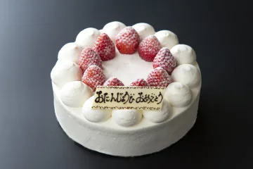 お祝いの席をさらにグレードアップさせるホールケーキと乾杯ドリンク | 【Anny限定★半個室確約アニバーサリー/顔合わせプラン】旬食材を味わう全9品＋ホールケーキ＋スパークリングワイン付き