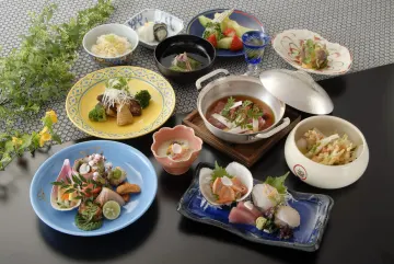 旬の味覚を贅沢に使用した本格会席コース | 【個室確約 接待・会食プラン】月替わり本格会席コース～桜～全13品★季節の極上会席に舌鼓★ゲストを喜ばせる至福のビジネス会食★北新地駅徒歩1分