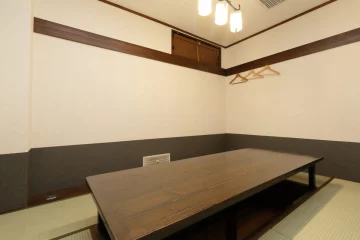 両家の会話に花が咲く、心落ち着く和空間 | 【4〜6名様 / 個室確約★ご両家お顔合わせランチプラン】職人技が光る旬の贅沢天ぷらコース★観音町の和空間で過ごすハレのひととき