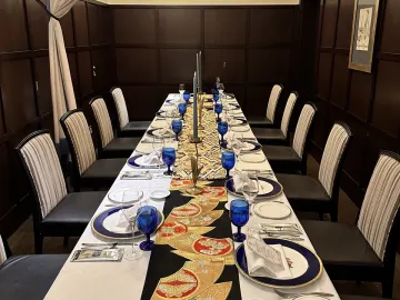 エレガントなプライベート空間★ご両家の絆をやさしく紡ぐ、晴れやかな門出のひととき | 【最大8名様 / ご結納・ご両家お顔合わせランチプラン】本格フレンチコース全7品＋乾杯スパークリングワイン＆卓上花〜ホテルモントレ銀座★上質なエレガント空間でご両家の絆を深める特別なひととき