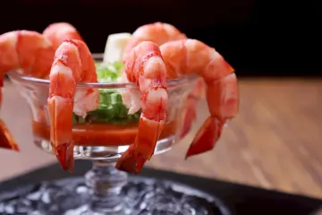 シェフ自慢の全6品で祝う、特別なひととき | 【最大8名◆大人数のお祝いランチプラン】ポークステーキを含む全6品＋メッセージプレート＋乾杯スパークリング★中之島のリバーサイドに広がる風景と共に