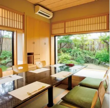 モダンな和個室で過ごす心温まるひととき | 【最大30名 個室確約×結納･顔合わせプラン】名物湯葉と豆腐のお祝い懐石★立川の和の粋が漂う空間で華やかな結納・お顔合わせを