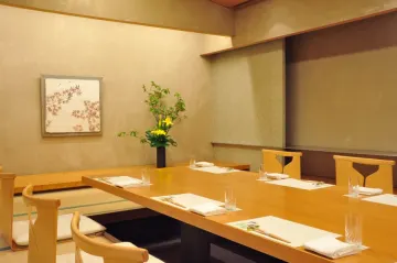 落ち着いた個室ときめ細やかなサービスで特別なビジネス会食を | 【個室確約 接待・会食プラン】四季折々の贅沢懐石コース＋飲み放題＋手土産付き★福山ニューキャッスルホテル内の洗練された個室でゲストの記憶に残るビジネス会食を★