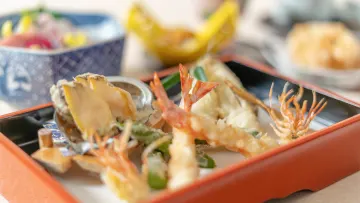 厳選された旬の食材と伝統の技が融合した贅沢天ぷらコース | 【Anny限定 4名様～8名様向け 個室確約 お祝いプラン】四季折々の食材を使用した天婦羅～お祝いコース～+乾杯グラススパークリング★ご家族やお仲間でのお祝いに最適★品川駅から至近！アクセス抜群なグランドプリンスホテル高輪