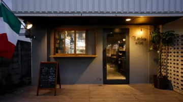 おしゃれな空間で楽しむ特別な時間！アニバーサリーに最適な店内 | 【アニバーサリーディナープラン】シェフこだわりの黒毛和牛メインイタリアンコース全6品＋乾杯ドリンク＋メッセージ付きプレート★河内小阪駅徒歩7分