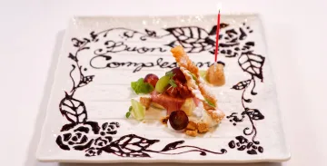 デザートプレートで記念の日をさらに素敵なものに | 【半個室案内可 接待×ランチプラン】トスカーナ料理を楽しむシェフおまかせコース★クリマ ディ トスカーナで商談や大切なゲストとのひとときを