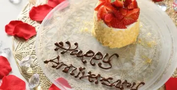 記念日を彩る演出〜乾杯用ワイン＆メッセージ付きデザートプレート | 【異国情緒溢れる非日常空間×とっておきの記念日ランチ】四季折々の長崎県産食材が織りなす極上イタリアンコース＋乾杯用ワイン＋メッセージを添えたデザートプレート★ホテルモントレ長崎 / 大浦海岸通駅徒歩1分