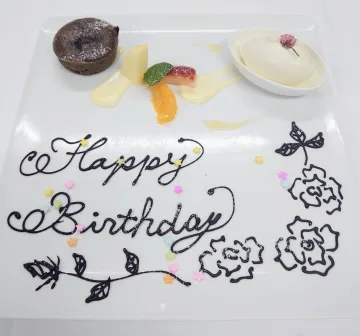 特別な日を締めくくるメッセージ付きデザートでサプライズ | 【個室×ミシュラン一つ星★記念日プラン】旬の厳選食材が織りなす至福の味わい★贅を尽くす豪華10品ディナー★メッセージ付きデザートでサプライズ