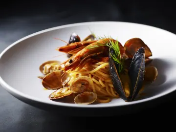 クラシカルなイタリアンで彩る特別なディナータイム　 | 【お祝いディナープラン】人気のディナーコース＋乾杯ドリンク★デザート盛り合わせ★大切な方や恋人とのちょっとしたお祝いにおすすめ★好アクセスな那覇市内