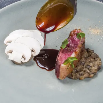 安全安心な食材へのこだわりが生む特別なひと皿 | 【接待ディナープラン】Menu Circulation11品＋乾杯用スパークリング付き★心斎橋で贅沢なひと時を