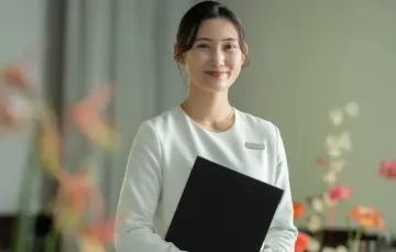 プロポーズコンシェルジュによる心強いサポート | 【ANNY限定　チャペル貸切プロポーズプラン】12本バラ花束付き★プロポーズ専任コンシェルジュが徹底サポート★〜唯一無二のチャペルで特別な夜を〜貸切チャペルで記念写真撮り放題！