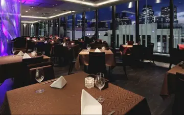 西新宿の上質空間で楽しむ★華やぐクリスマスの贅沢体験 | 【12月24日・25日限定★贅沢に彩るクリスマスディナー】いわて江刺牛フィレを含む珠玉のイタリアンフルコース全5品＆乾杯シャンパン付き★新宿三丁目駅直結で過ごす、特別な聖夜のひととき