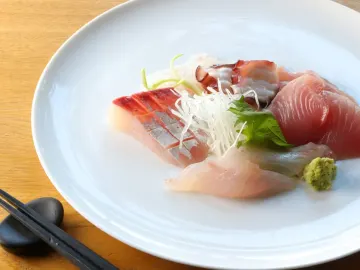 地元産の新鮮な食材を使用した美食を堪能 | 【最大10名 大人数のお祝いディナープラン】新鮮な地元の食材を使用した会席★小浜市の美しい景色を眺めながら大切なお祝い