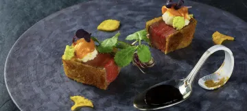 旬の美食に舌鼓〜食にこだわるゲストを唸らす極上の懐石料理 | 【最大8名様 / 個室確約★接待・会食ディナープラン】五感を刺激する至高の食体験〜モダンラグジュアリーな大人の隠れ家でゲストをもてなすビジネスディナー★特撰懐石コース全9品＋プレミアムフリードリンク★赤坂駅徒歩2分