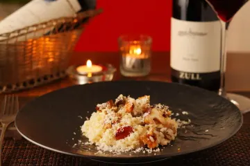 記憶に残る極上の美食体験〜ワインとの相性を楽しむペアリング | 【ワインと共に愉しむ記念日ディナー】記憶に残る極上の美食体験〜旬のお魚＆お肉料理など全8品＋オーナーソムリエ厳選 / ペアリング6種★メッセージを添えたデザートプレートでサプライズ〜梅田エリアの大人の隠れ家