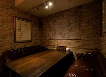 ご家族同士の距離を縮めてくれる、居心地の良い空間 | 【最大6名 Anny限定★両家お顔合わせプラン】極上の食体験★黒毛和牛希少部位ステーキを味わうお顔合わせディナー★高槻駅徒歩1分