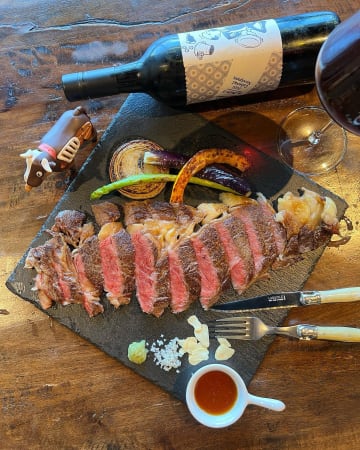 黒毛和牛希少部位ステーキを堪能★極上コースで特別な美食のひとときを | 【最大6名 Anny限定★両家お顔合わせプラン】極上の食体験★黒毛和牛希少部位ステーキを味わうお顔合わせディナー★高槻駅徒歩1分