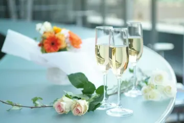 乾杯シャンパン付きの記念日特別コース「ル・メイユール」でお祝い | 【個室確約 アニバーサリー/プロポーズプラン】ズワイガニや特選和牛など全7品「ル・メイユール」＆乾杯シャンパン★浄水緑地の緑に包まれた高級感溢れる空間★