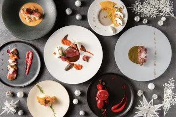 華やかなクリスマスの特別なディナーコース | 【12月19日～25日限定★チャペル貸切×クリスマスプロポーズプラン】ディナーコース全8品＋12本のバラの花束★白銀台駅から徒歩5分★思い出に残る特別な1日★