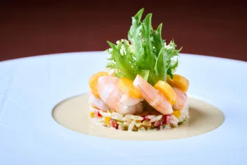 ふたりの未来にそっと寄り添う、記憶に残るフレンチ | 【プロポーズディナー】Wメイン季節のシェフおまかせコース+乾杯シャンパン＆メッセージプレートorホールケーキ付き★広尾の上質フレンチで叶える至福のプロポーズ