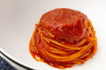 伝統と革新が織りなす独創的なイタリアン | 【最大8名様×お祝いランチプラン】食通も唸るイタリア伝統×革新イタリアンランチコース★メッセージ付きプレート★元町・中華街の洗練空間で心に残るひとときを