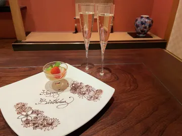 乾杯ドリンクとメッセージプレートで華やかなひとときを | 【記念日プラン】名古屋・栄すぐ★個室orテーブル席が選べる本格和食コース★乾杯ドリンク・特製メッセージプレート付きのアニバーサリーランチ・ディナー