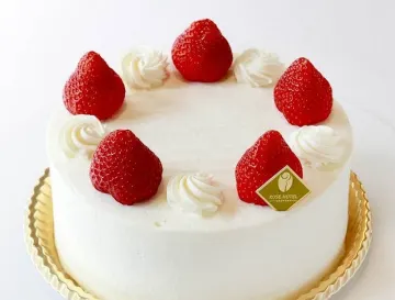 大切な人との記念の日を祝すお祝いドリンクとメッセージ入りケーキ | 【個室確約×アニバーサリー/顔合わせプラン】フカヒレの煮込み・北京ダックを含む贅沢四川料理「朝陽門」★乾杯ドリンク＋アニバーサリーケーキ★横浜中華街のホテルで祝福