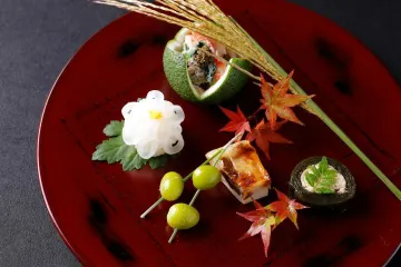 旬の北陸山海の幸を活かしたお祝い会席に舌鼓 | 【個室確約 アニバーサリーランチプラン】金沢直送の新鮮素材を堪能！お祝い会席～和～★都会の喧騒を忘れる特別な空間★青山で祝う贅沢な記念日