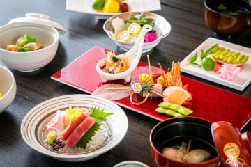 彩り豊かな「お祝い懐石」で長寿をお祝い | 【長寿祝い ディナープラン】季節を感じるお祝い懐石全9品＋乾杯ドリンク＋シンボルカラーの花束＋スタッフによる記念撮影★新横浜グレイスホテルで記念すべき節目をお祝い★