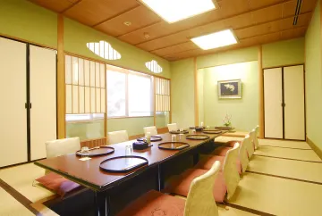 気品あふれる純和風の完全個室 | 【最大30名様/個室確約×結納･顔合わせプラン】素材にこだわった懐石ランチ全9品★有馬・老舗旅館のおもてなしを西梅田駅より徒歩1分の好立地で～宝船～