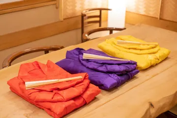 ご長寿祝いを盛り上げるちゃんちゃんこレンタル | 【個室確約】関内に佇むミシュラン二つ星店の本格懐石ディナー全8品★ご長寿祝いのちゃんちゃんこレンタル付★