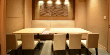 お祝いを彩る、乾杯ドリンク付き | 【最大10名×半個室席◆お祝いディナー】1番人気！侍コース / 旬食材を豪快に取り入れた贅沢天ぷらディナー＋1ドリンク★飯田橋駅より徒歩2分