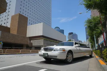 お顔合わせの素敵な思い出に！優雅なリムジンドライブへご案内 | 6名～8名様【プレミアムなお顔合わせ×リムジン周遊付きプラン】絶景個室確約×モダンフレンチ＋乾杯シャンパン＋写真付お土産ワイン＋90分リムジンクルーズ★池袋「サンシャイン60」内の絶景レストラン