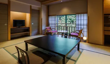 家族の大切な節目を祝う、自然に囲まれた個室空間での贅沢なひととき | 【個室確約×お食い初めプラン】泉佐野で四季の彩こだわりの地産旬を味わう絶品会席【光】★お子様のお祝いをご家族だけの個室で満喫