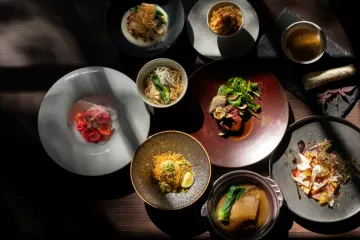 ご両家の佳き日にふさわしい、選べるモダンチャイニーズコース | 【最大14名◆個室確約 お顔合わせ・結納プラン】食べログ100名店の本格中華コース全2種＋フリードリンク付き★佳き日を祝う、美味と心を尽くしたおもてなし★