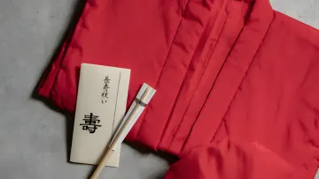 ちゃんちゃんこで祝福をプラス。特別な長寿祝いを華やかに。 | 【ご長寿お祝いプラン】 薪火ディナーコース×乾杯ドリンク＆ちゃんちゃんこ貸し出し付き★ 川越駅直結の自然あふれる空間で、心温まるひとときを