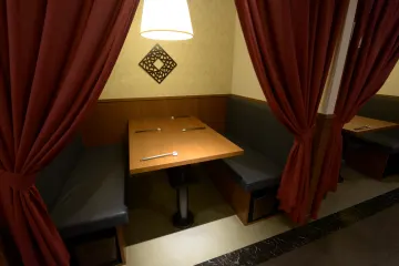 プライベート感あふれる個室空間で、心ゆくまで特別なひとときを | 【個室or半個室確約／アニバーサリー・顔合わせプラン】フカヒレ・北京ダックなど高級食材で仕上げた中華ディナー全8品＋乾杯スパークリング＋メッセージ付きデザートプレート★六本木駅より徒歩1分★