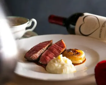 地元食材が織りなす至福の和洋折衷料理 | 【平日1日2組限定★アニバーサリーディナー】黒毛和牛フィレステーキコース＋特製アフタヌーンティーデザートor特製ホールケーキ＋記念写真付き★神戸元町で思い出に残る夜を