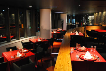 接待・会食に華を添える真心込めたおもてなし | 【個室確約 接待/会食プラン】高級食材を使用した洋懐石全10品+乾杯ドリンク★プライベート感重視のビジネス会食にぴったり！絶景望む個室で有意義な接待・会食を