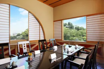 お子様も喜ぶ緑豊かな美しい庭園の景色を満喫 | 【個室確約】ホテル椿山荘東京でお子様の健やかな成長を願うお食い初めを★お祝い会席全8品★お食い初め膳付き★大人2名様+お子様1名～