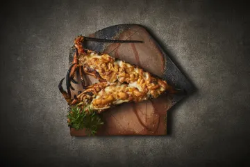 希少な伊勢海老と和牛を堪能する贅沢コース | 【個室確約 接待・会食プラン】希少な伊勢海老とセレクト和牛の競演、陶芸家の器で彩る全7品の相の間コース★中目黒駅から徒歩3分★洗練された空間で贈る、特別な接待・会食★